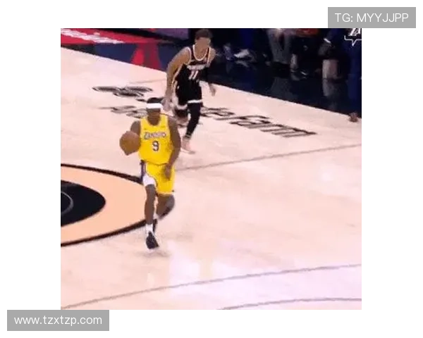 NBA新赛季开启 球员交易动态热议 篮球巨星表现引发球迷关注