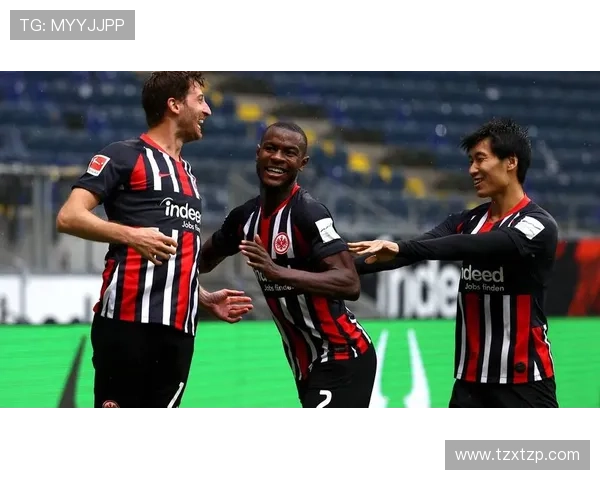 弗赖堡俱乐部主场再创佳绩年轻阵容展现坚韧斗志与无畏精神